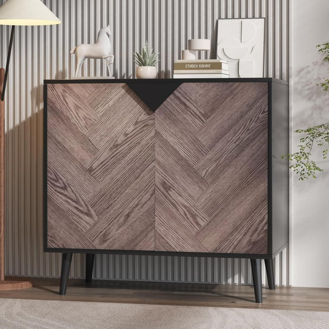 Ein Metallgestell ergaenzt das Sideboard tf2991487