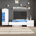 Weisse Glasfronten mit blauem Licht um eine offene Medienzone xt1518794