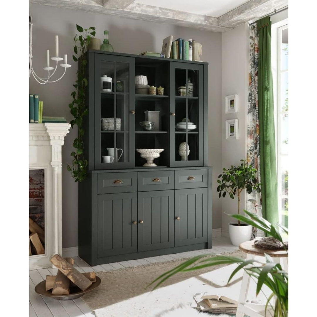 Offene Ablagen und matte Oberflaechen an dem Sideboard vc1862446
