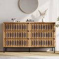 Strukturierte Fronten und Schubladen an dem Sideboard fi9360103